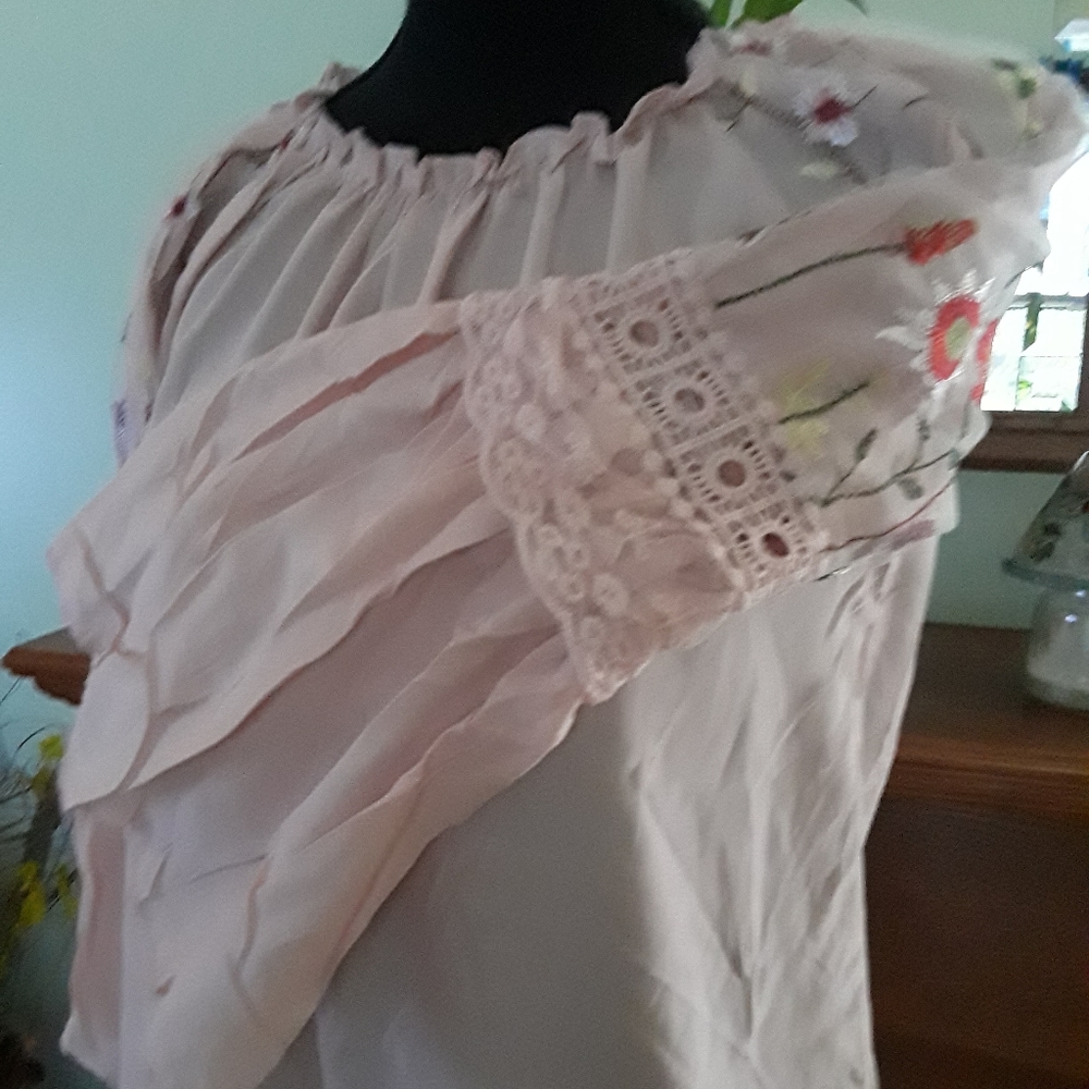 Women's Size XL/ large Pink Embroidery Blouse